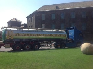 На таких автомобилях коньячный спирт доставляют в Беларусь